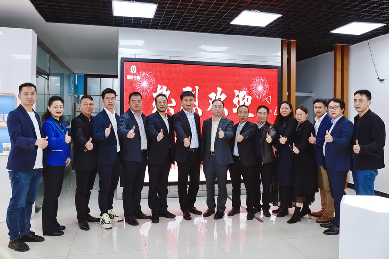 El presidente Liu y su delegación de la Cámara de Comercio de Raoping visitaron Rheinland Group