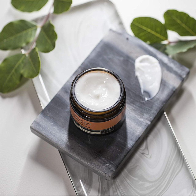 Crema facial antienvejecimiento con vitamina C de marca privada